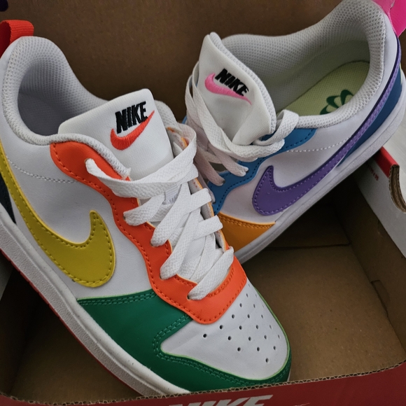 Nike Kids White Multicolor Sneakers - Picture 1 of 4